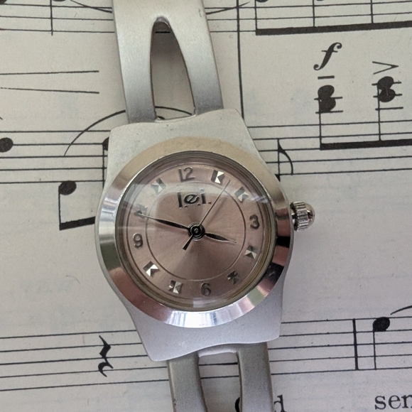 Silver and Cream Watch - Picture 4 of 9